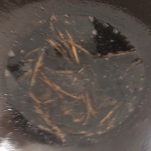 Green oily noodles served with soy sauce (quick worker delicious) practice measure 4