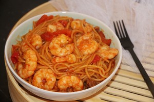 Italy of tomato of shelled fresh shrimps the practice measure of the face 10