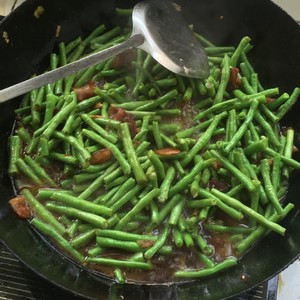 Face of boil in a covered pot over a slow fire of role of beans of handed down from the older generations of the family (evaporate face) eat 3 bowls big! practice measure 11