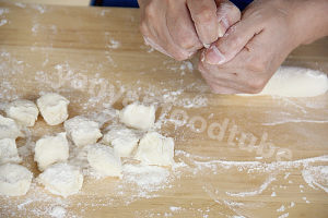 Ice spends decoct dumpling Fried Pork&The practice measure of Lotus Root Dumplings 6