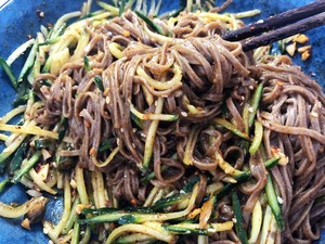 Exceed delicious cool noodles served with soy sauce (buckwheat flour) practice measure 5