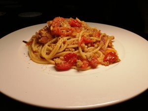 5分間なめられた皿にイタリアの伝統的なトマトの肉のソースの顔の練習対策 8 