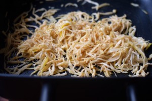 小さな慰め-子の絹の明るい若鶏のスープ中の麺の実践測定6