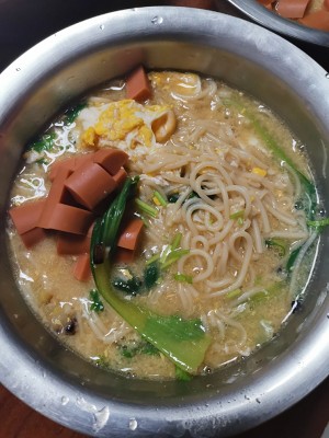温かい麺のボウルの実習 soup 11 