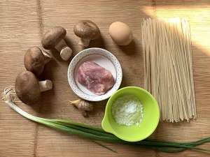 The practice measure of rice-flour noodles of Xianggu mushroom egg 1