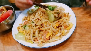 The practice measure of chow mien of quick worker the daily life of a family 5