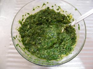 The green Italy that slap sb in the face does not put face (side of green sauce meaning)----Spinach basil pine nut mixes the practice measure of meaning side 4