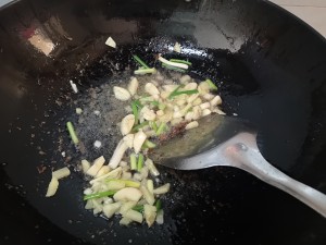 油っぽい肉の醤油を添えた麺の実り方6