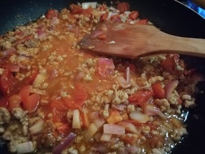 fの練習尺度を5分間皿になめます イタリアの古典的なトマトの肉のソースのエース6 