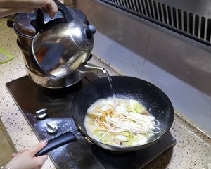 ボウルに入れた顔（スープの北西の麺）の練習法6