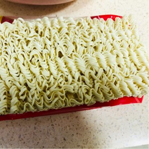 The most convenient and quick staple food -- the practice measure of noodles served with soy sauce 3