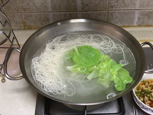 The practice measure of face of clear soup of a bowl of quick worker 8