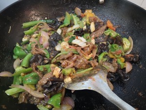 油っぽい肉の醤油を添えた麺の練習法11