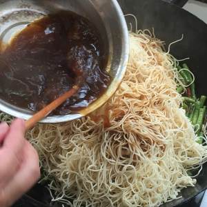 Face of boil in a covered pot over a slow fire of role of beans of handed down from the older generations of the family (evaporate face) eat 3 bowls big! practice measure 16