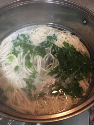 Acerbity noodles in soup (do not eat green garlic had waved please) practice measure 9