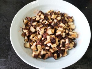 The practice move that Xianggu mushroom diced meat makes bittern range 1