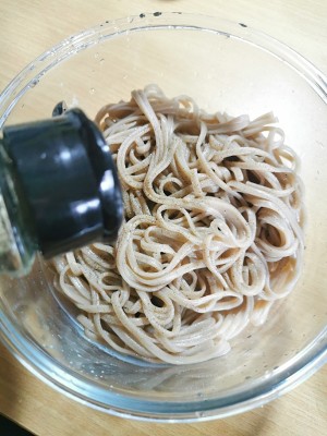 The practice measure of buckwheat flour of simple cold and dressed with sause 8
