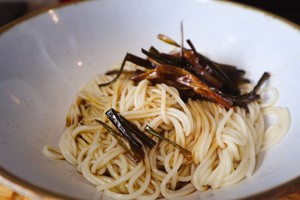 Pity Chen? The practice measure of green oily noodles served with soy sauce 14