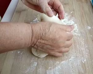 The knead dough of detailed solution steamed bread, ferment with knead make -- inside add the practice measure that kneads steamed bread video 14