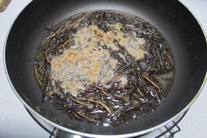 クイックワーカーの朝食、 醤油を添えた緑色の油性麺の実習6 