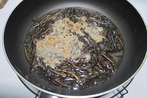 クイックワーカーの朝食、 醤油を添えた緑色の油性麺の実習6 