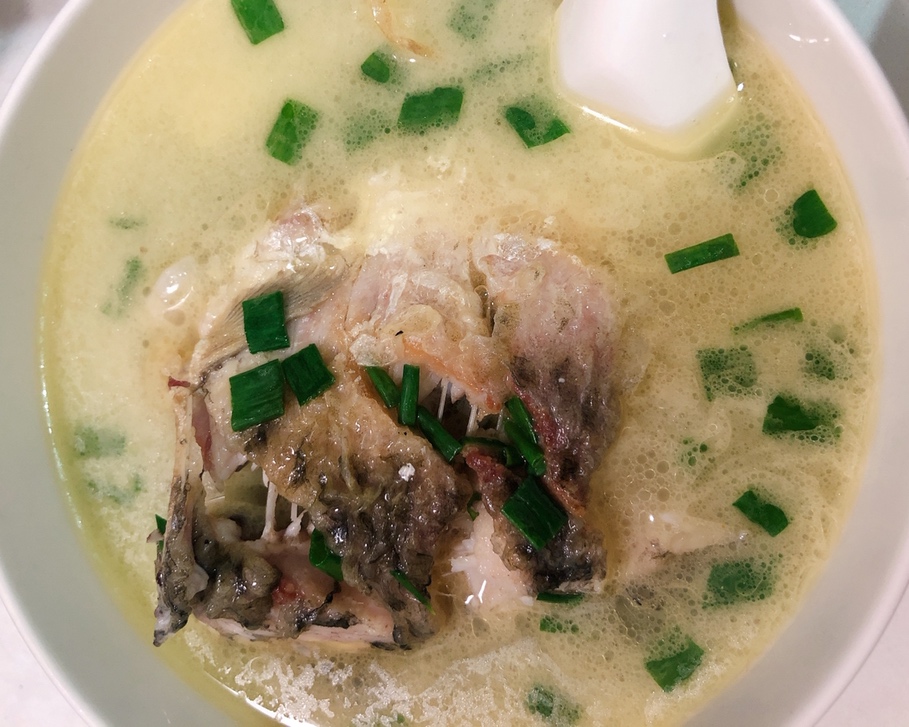 
The practice of soup of bean curd of fish of fresh and tender crucian carp, how to do delicious