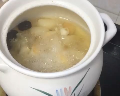 
Heat of embellish lung Qing Dynasty relieves a cough the practice of soup of tremella snow pear