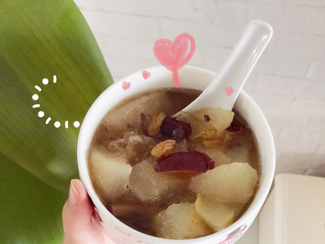 
The practice of boiling water of Qiu Rinuan's warm tremella of pear of rock candy snow