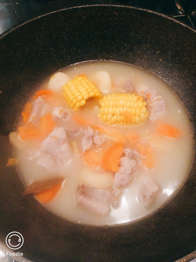 
The practice of soup of corn carrot chop, how to do delicious