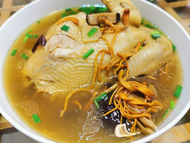 
Chinese caterpillar fungus spends the way of Bao chicken broth, how to do delicious