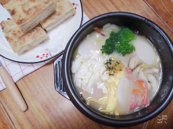 
Han type New Year cake piece soup ~~ is delicious and inapproachable, soft glutinous food is much, delicate have nutrition, not the way that anxious child does not take course
