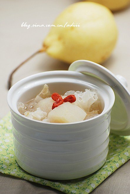 ロックキャンディトレマーラの雪の梨のスープの練習、おいしい方法
