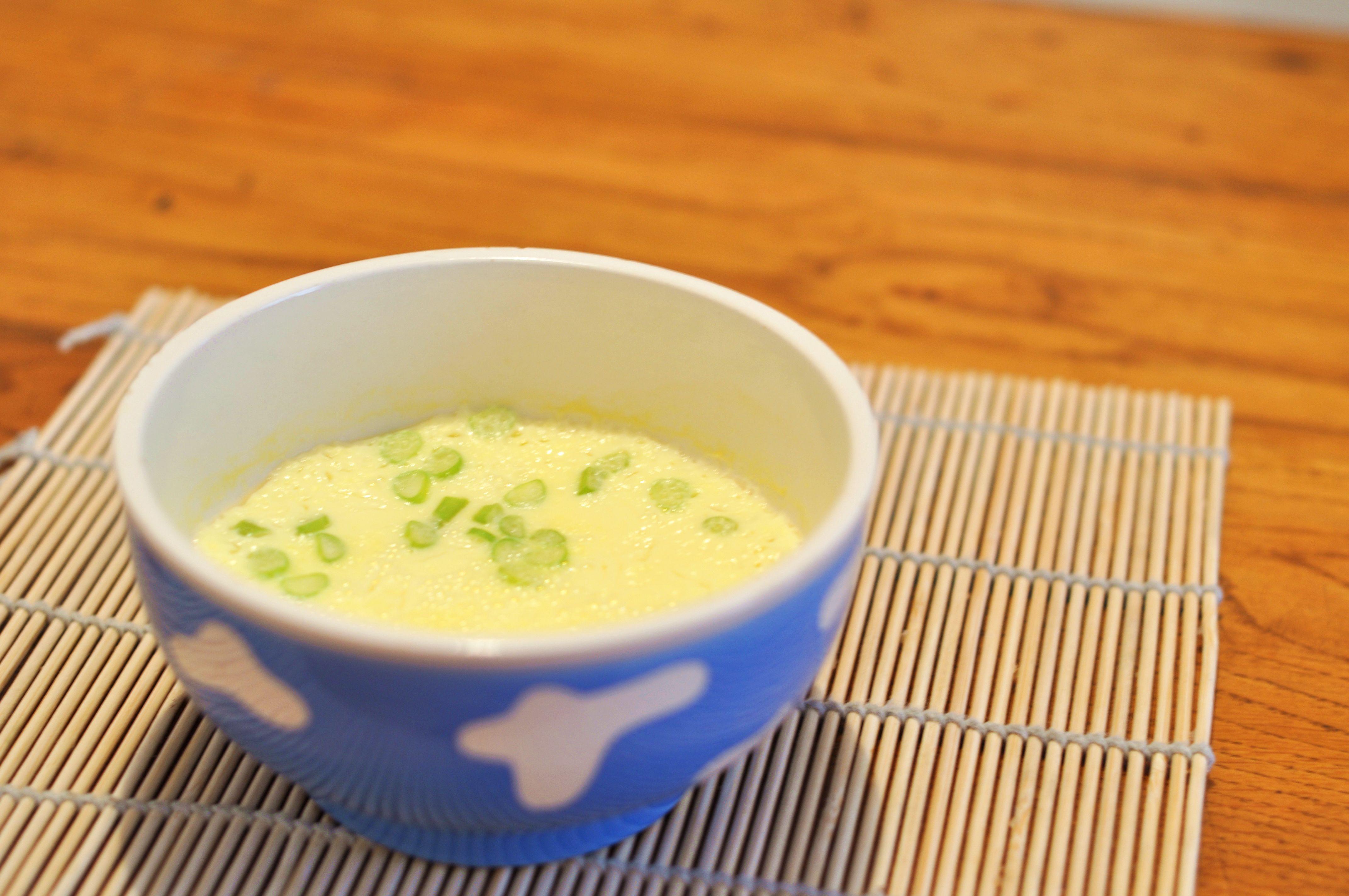 クイックワーカー電子レンジの卵の濃厚スープの練習、おいしい方法