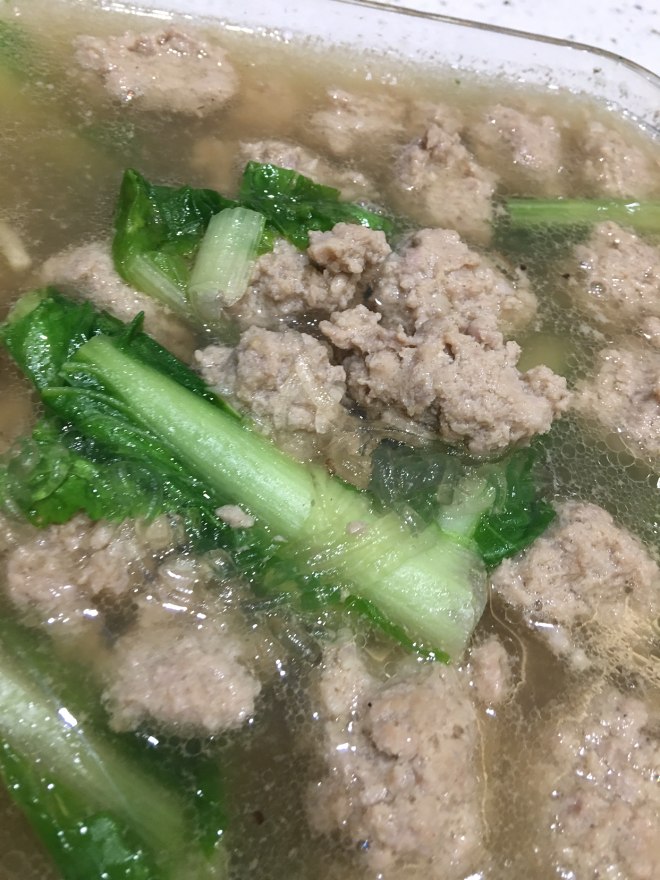 さまざまな白菜の豚肉の丸い塊のスープの実践、おいしい作り方