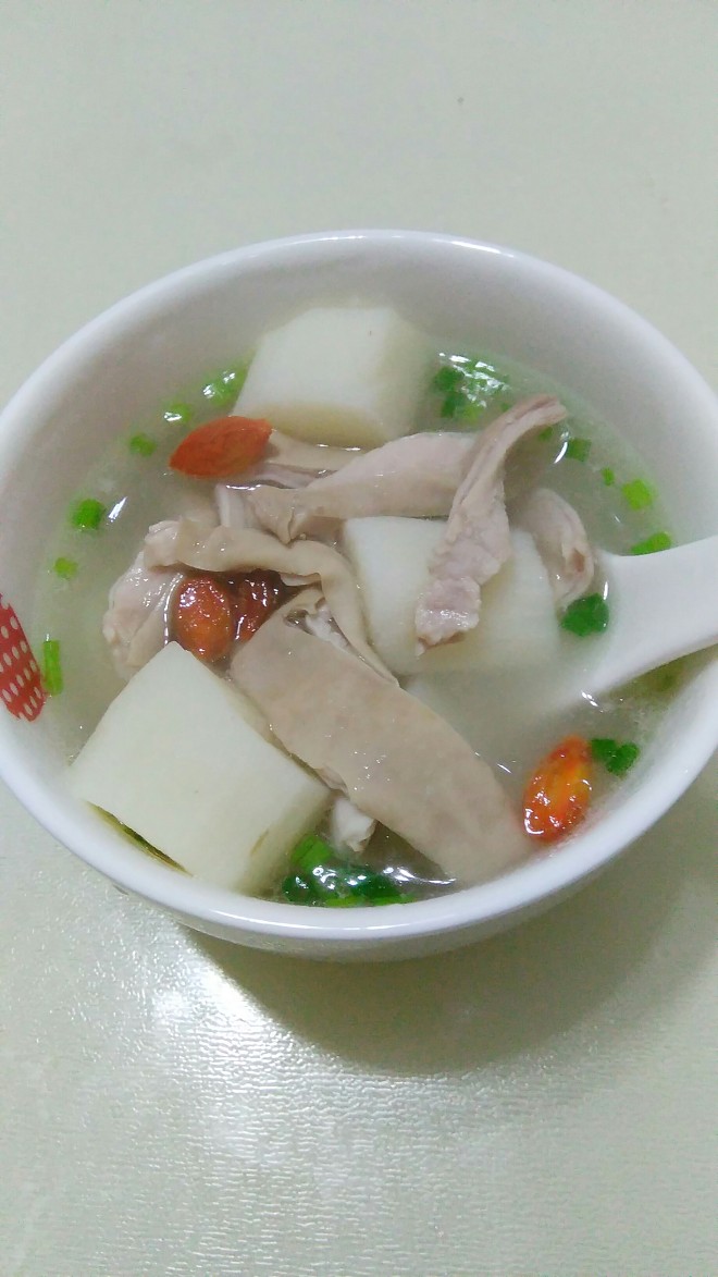 腹を立てるヤムイモの豚の腹部のスープ、豚（豚を含む腹部の洗浄方法）の腹部のチキンスープの練習