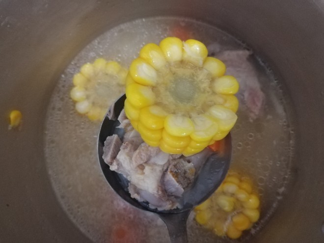 
The practice of soup of yam chop corn, how to do delicious