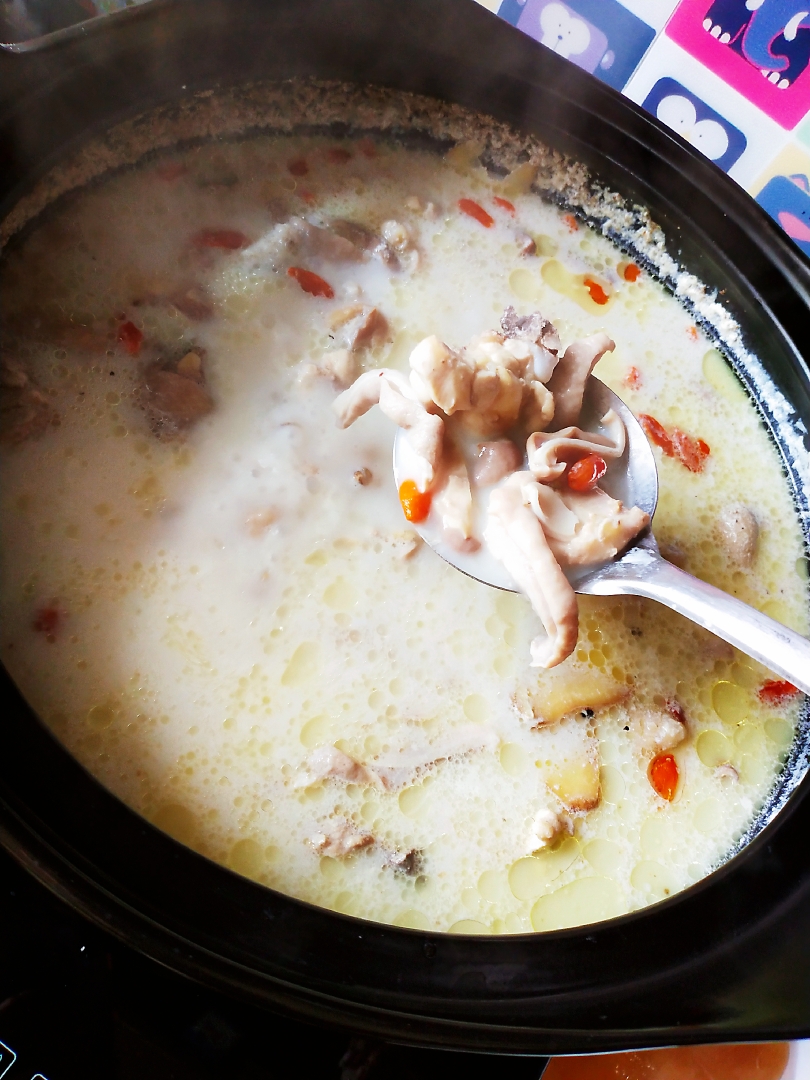 <唐辛子腹部の鶏肉スープ>、大好きな匂い、嬉しい小さなハッチの練習
