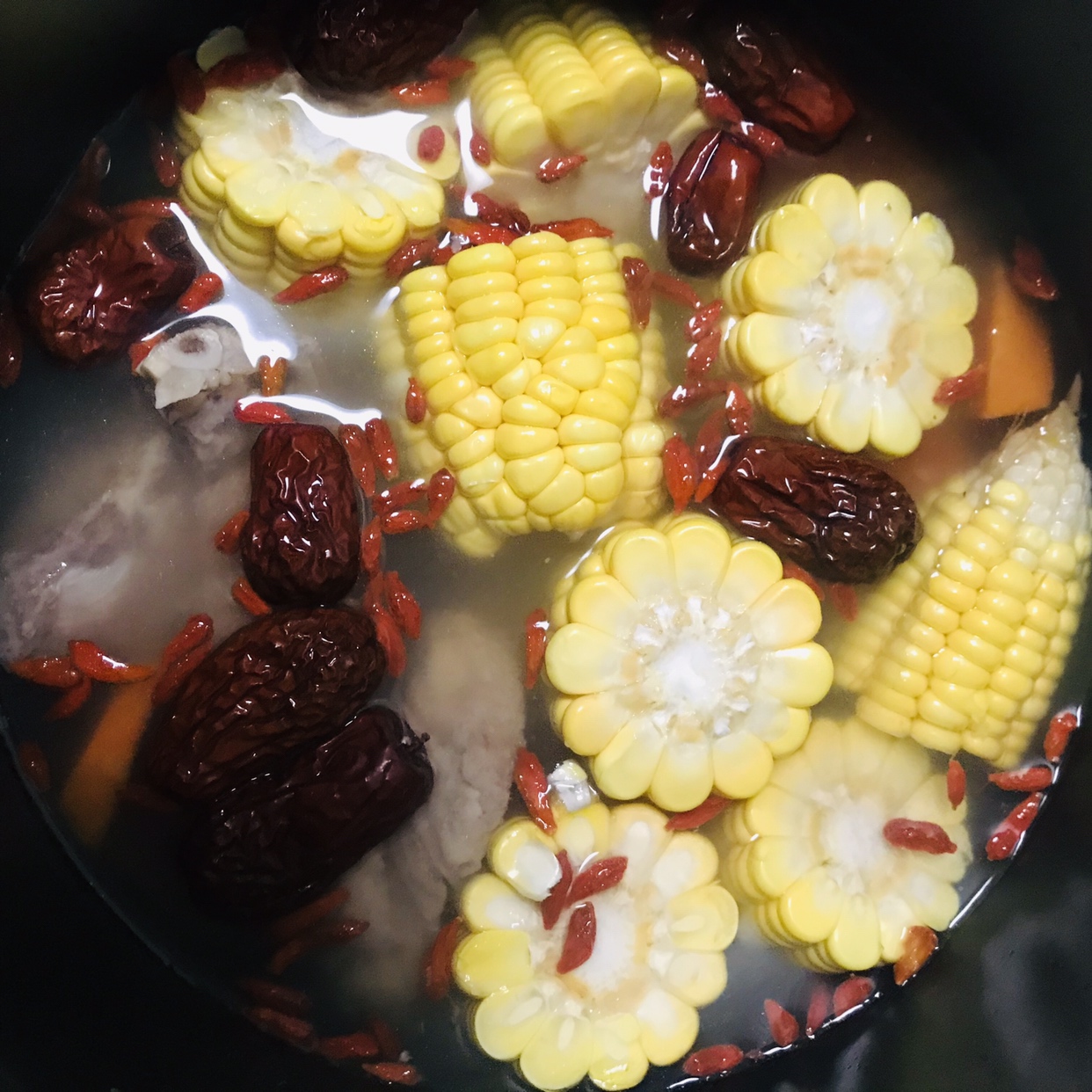 
The practice of soup of bone of carrot corn pig, how to do delicious