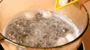 The practice measure of soup of taro shrimp bolus 13