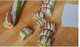 The practice measure of coloured glaze stuffed dumplings masse of glutinous rice flour served in soup 7