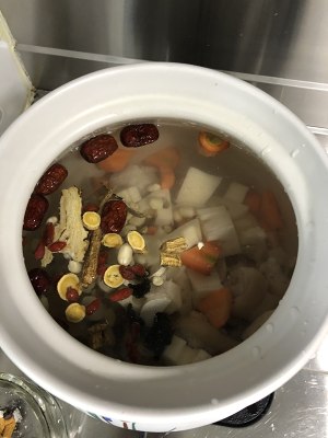 Filling gas enrichs the blood the practice measure of pig hand soup 8