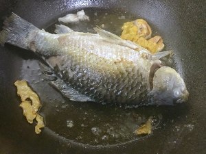 Soup whitefish bright nutrition is much, the practice measure of soup of bean curd of crucian carp fish 4