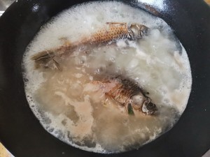 The practice measure of soup of crucian carp fish 9