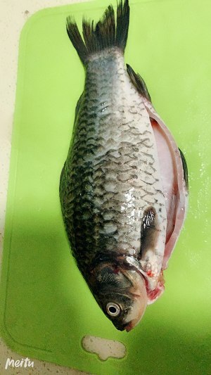 Soup of bean curd of crucian carp fish - practice measure of the novice 1