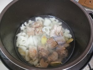 Chen Qing makes the soup of chop of lotus lotus root of division elder sister (extremely brief practice) practice measure 2