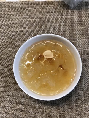 The practice measure of a thick soup of tremella of rice of horn of peach glue black 6