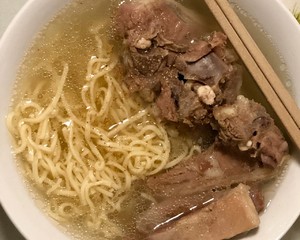 Brave man, did boiling water of this bowl of hotpot please! practice measure 8