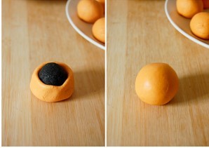 Pumpkin stuffed dumplings masse of glutinous rice flour served in soup (stuffing of black sesame seed) practice measure 6