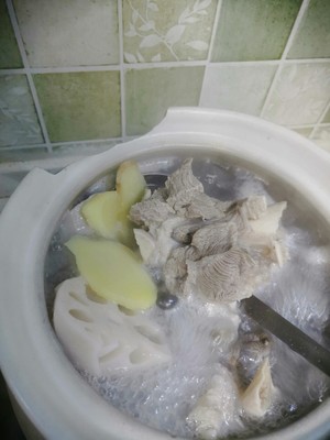 Big bone (tube bone) the practice measure of soup of lotus lotus root 5