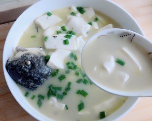 The practice measure of soup of bean curd of crucian carp fish 5
